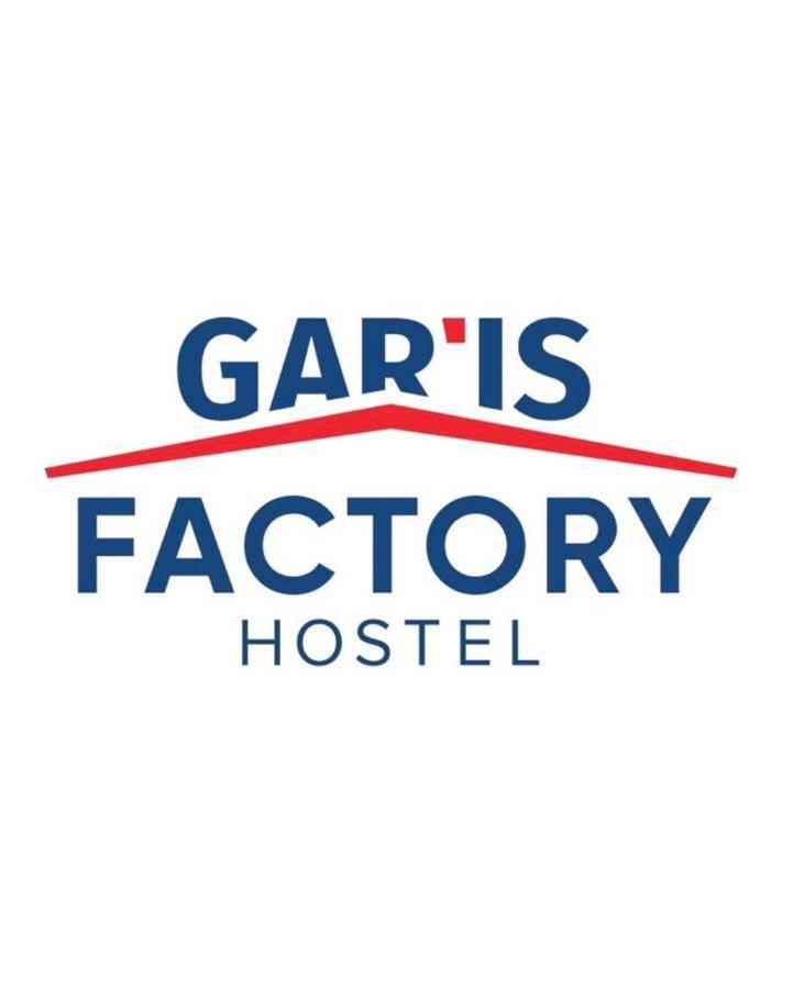 Garis Factory Хостел *